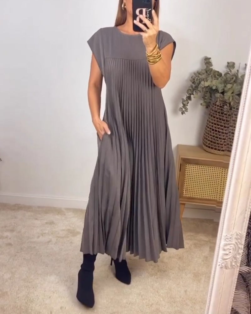 Elle | Timeless and comfortable pleated dress