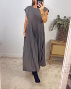 Elle | Timeless and comfortable pleated dress