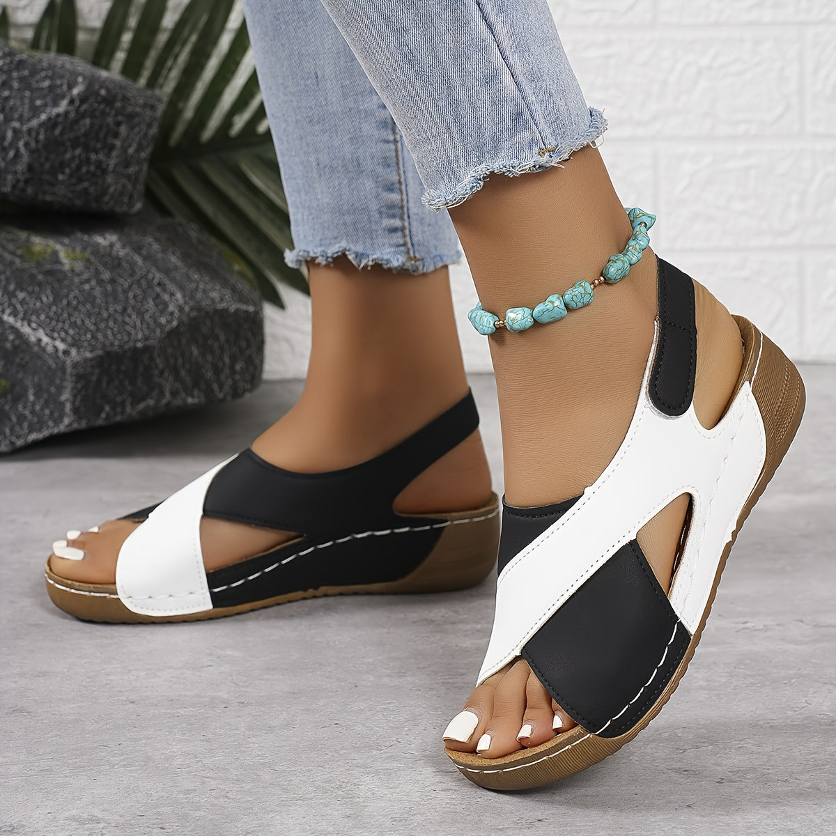 Elle | Comfy abstract sandals