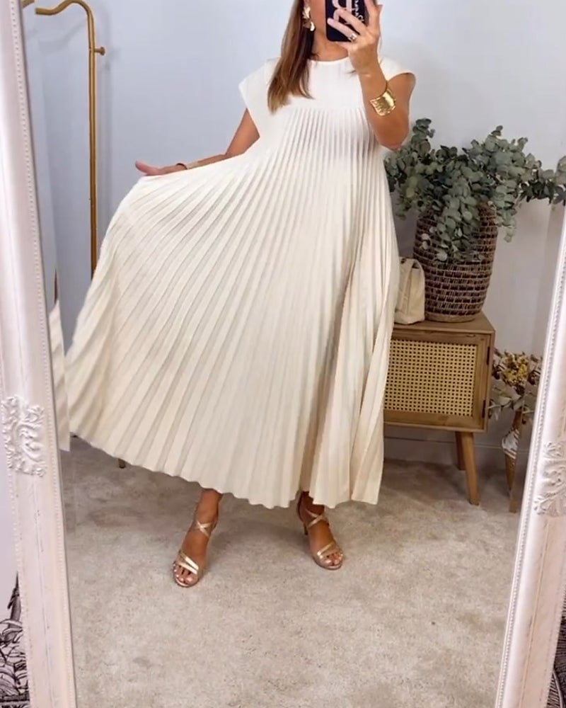 Elle | Timeless and comfortable pleated dress