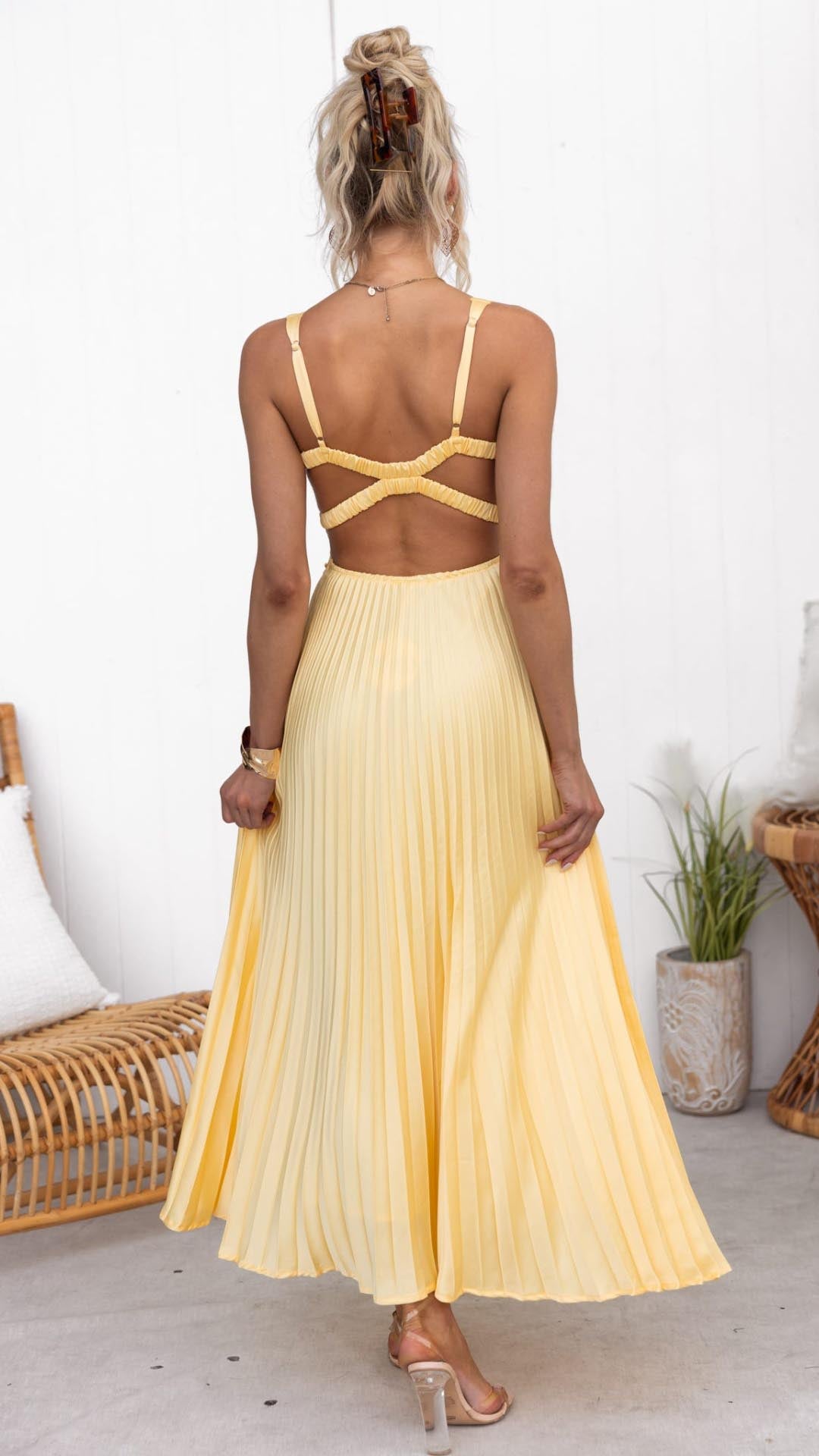 Elle | Pleated maxi dress with V-neckline