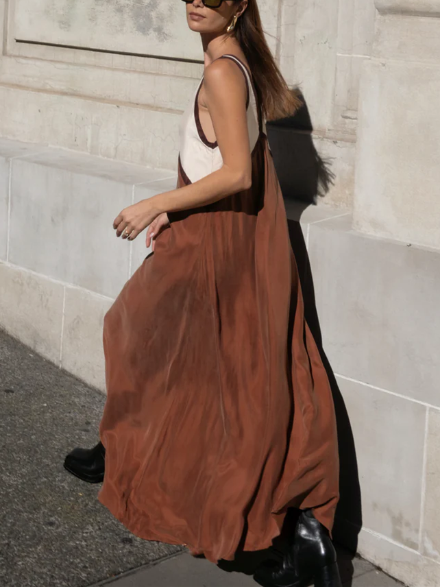 Elle | Chic dress with pointed neckline