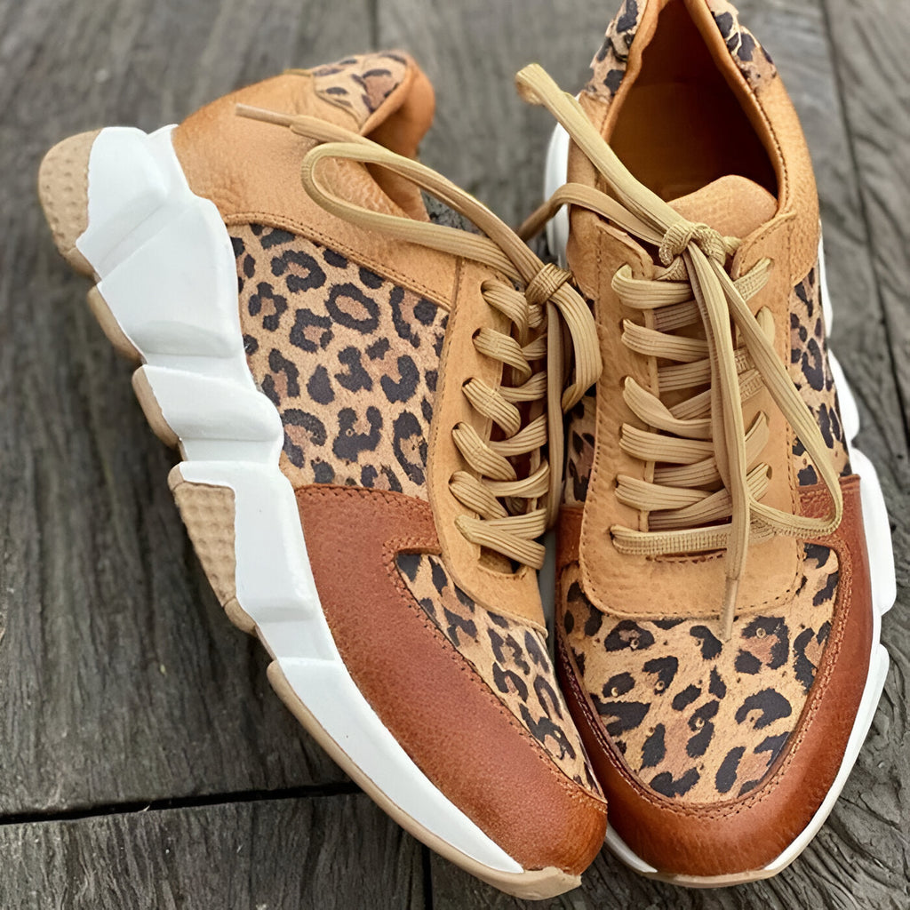 Elle | Stylish sneakers in leopard print