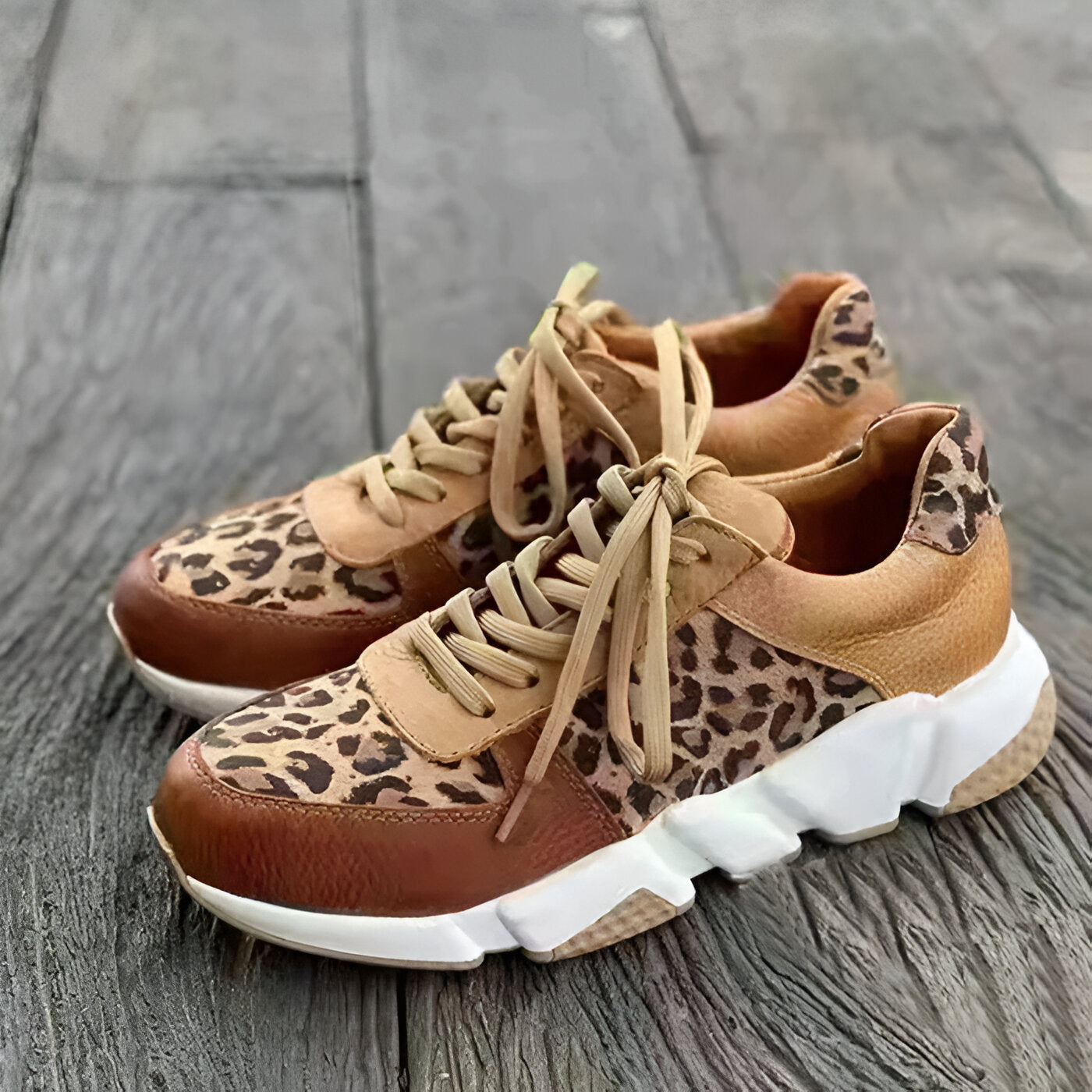 Elle | Stylish sneakers in leopard print